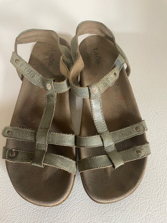 Taos Footwear Shoes - Taos Women's Green Leather Sandals. Good Condition. Size 6.